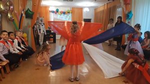 Танец с полотнами "Россия", МБДОУ 65
