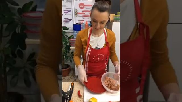 Стейк из красной капусты в орехово-мятной заливке от фуд-блогера Сологубовой Кристины смотреть онлайн