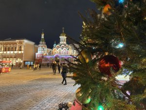 Москва. Красная площадь, ГУМ. Гастроном №1. Новый год-23 к нам мчится...