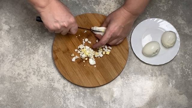 КАК ПРИГОТОВИТЬ САЛАТ С КАПУСТОЙ КРАБОВЫМИ ПАЛОЧКАМИ И ОГУРЦОМ? Простой, быстрый и очень вкусный!