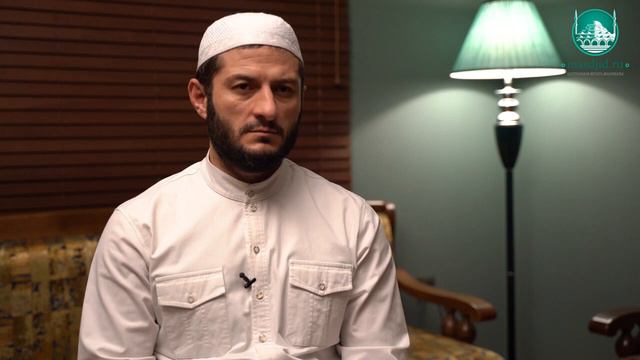 Женщина у которой блеск лица потускнел I Мухаммад Урминский смотреть онлайн