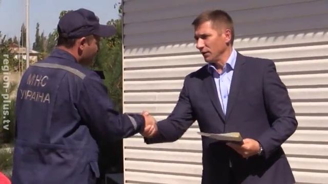 Спасателей одарили смотреть онлайн