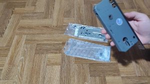 Как перевернуть язычок на замке
