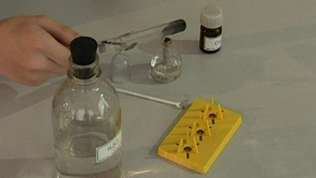 Взаимодействие железа с раствором сульфата меди 2. Взаимодействие меди 2 с серной кислотой. Реакция между оксидом меди и серной. Опыт серебрение реакции. Серная кислота эксперименты.