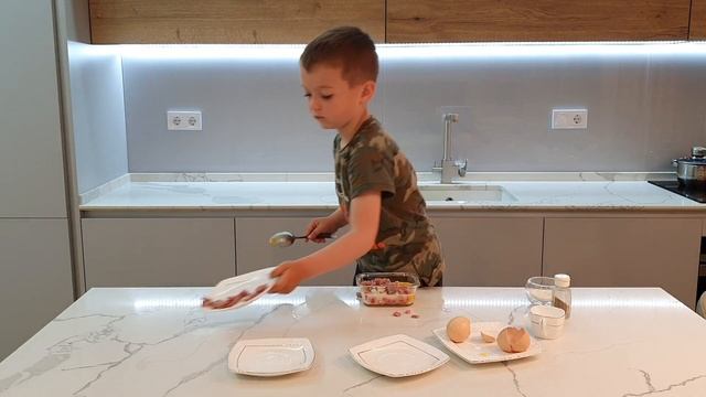 Готовим простой и вкуснейший завтрак. Омлет в микроволновке смотреть онлайн