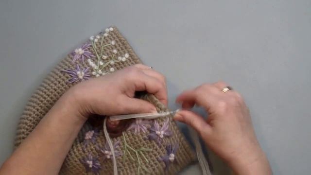 Объемная вышивка на шапочке. Часть 3. смотреть онлайн