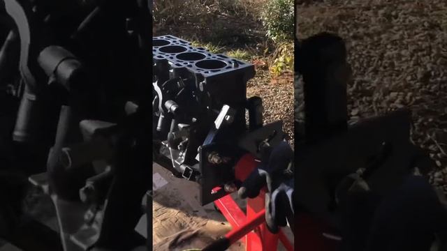 Renault Clio 2 Episode 21 : Engine strip down - Engine block is degreased & cleaned смотреть онлайн