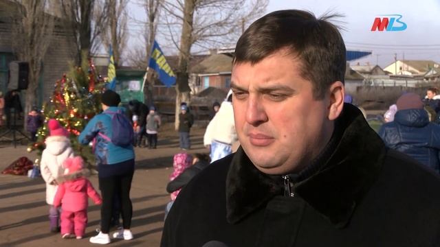 Дед Мороз и Снегурочка подарили праздник детям поселка Гули Королевой смотреть онлайн