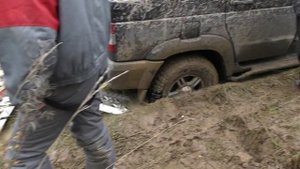 на покатушках дастеров застрял УАЗ))