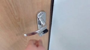 Замена вышедшего из строя дверного замка с ручками на аналогичный. Замок "Эльбор"  + комплект ручек