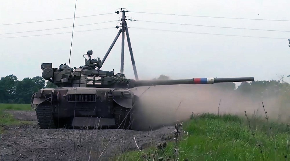 Российские танки Т-80 прикрывают подразделения ВДВ в зоне СВО / События на ТВЦ