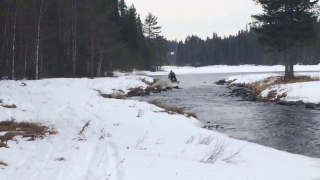 Ski-Doo Tundra 550F Waterskipping смотреть онлайн