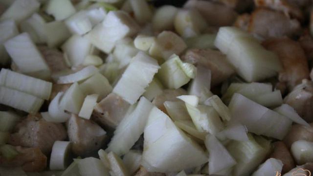 Лимонный рис с курицей, кинзой и фасолью