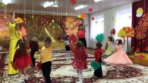 Танец с осенними листьями в средней группе