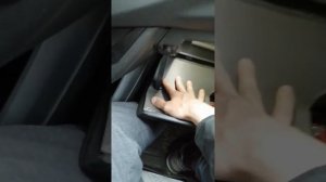 Косяк Весты скрип и шум бардачка.