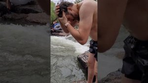 Петя купается в горной реке