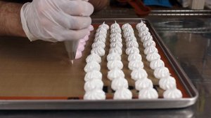 Безе, безешки. Рецепт безе в шоколаде или без.