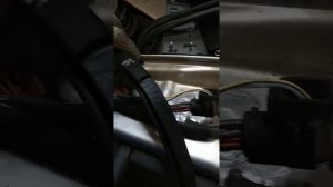 Уплотнительная резинка левой двери Крайслер вояджер