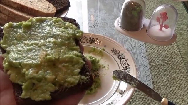 Дача.Сад. Бутерброды с авокадо. Манеж-кровать. Цветы Серафима Кукольщикова. смотреть онлайн