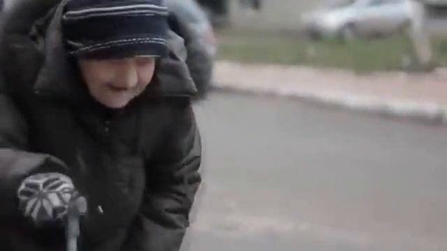 Я поглядела, хуёк то у него торчит. смотреть онлайн