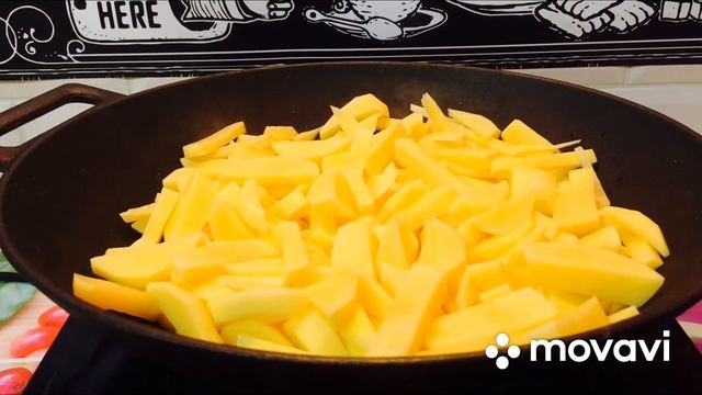 Картофель жаренный с грибами и луком. Сельдь собственного посола. Грибы по-деревенски. смотреть онлайн