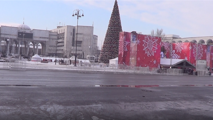 01-01-2023 Г. Бишкек Кыргызстан после празднования нового года, в городе тишина без пробок и людей