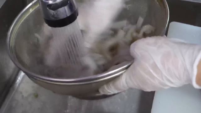 보라색 옷을 입고가면 할인되는 위생갑 분식집!? 통가래떡 왕 떡볶이,수제튀김 Giant spicy rice cake "Tteokbokki" - Korean street food смотреть онлайн