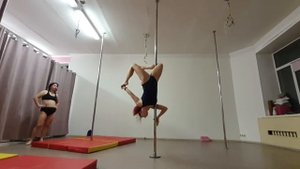 Интересная связка на динамичном пилоне. из скорпиона в брасманку.