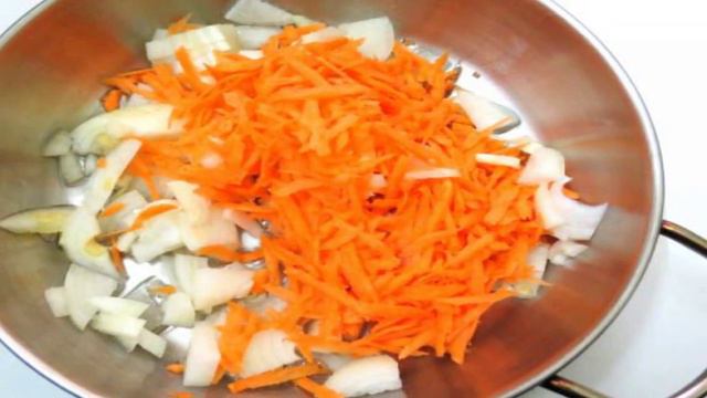 Молодая капуста тушёная с  грибами и горошком