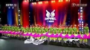 Великолепный танец в шоу талантов в Китае.
