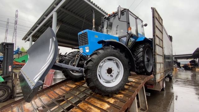 Трактор МТЗ Беларус-82.1 мост с планетарно-цилиндрическими редукторами, балочный, пластиковый обвес смотреть онлайн