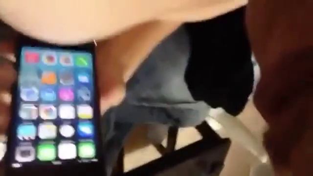 Тайский мужчина разблокировал iPhone 5S своим соском смотреть онлайн