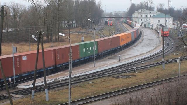 Тепловоз 2ТЭ116-343Б/401Б, поезд-контейнеровоз смотреть онлайн