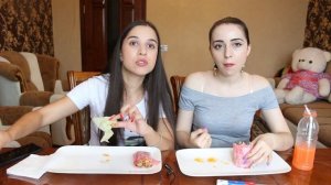 РОЗОВЫЙ ДОНЕР. MUKBANG С AYKA EMILLY #DONER