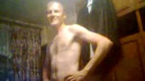 Ржака  пьяный парень спит на стакане,