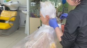 Белоснежный холодный блонд с затемнением корня в 8.1. Обратная растяжка цвета на коротких волосах