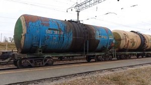 Электровоз 4ЭС5К-004 "Ермак" с наливным поездом.