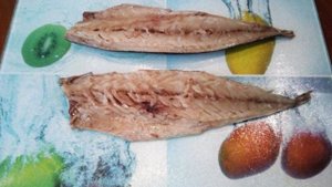 Скумбрия соленая с чесноком