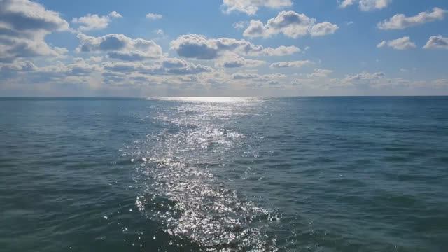 Спокойное Море и расслабляющий Шум Волн
Calm Sea and Relaxing Sound of Waves