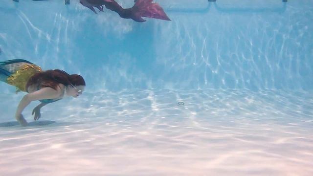 Finfolk Tahitian Tide First Swim with Siren Sisters Synfonia and Linyenea смотреть онлайн