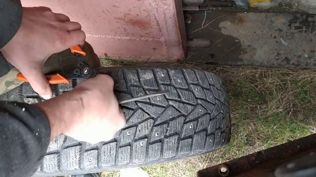 ШИПУЕМ САМИ ЗА 5 СЕКУНД Дошиповка в гараже WINTER RUBBER PADDING In 5 Seconds Repair Spikes