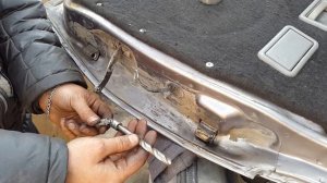 ремонт разбитой дверной петли, устраняем стук и люфт, самодельные втулки дверных петель опель кадет