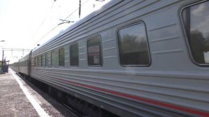 Электровоз ЭП1М-388 с пассажирским поездом