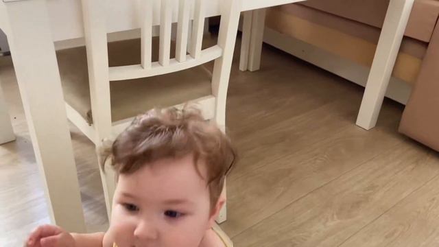 Влог Наш вечер. Ульяша с её любимой игрушкой балуеться.