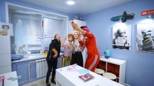 СТРАШНАЯ УЧИЛКА СТАЛА БОГАТОЙ ШКОЛЬНИЦЕЙ ПАРНИ ВСЕ ИСПОРТИЛИ!