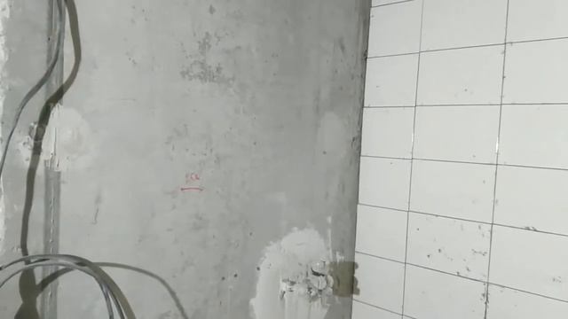 ВЫЛОЖИЛ КЕРАМИЧЕСКУЮ ПЛИТКУ В ВАННОЙ /РЕМОНТ В НОВОСТРОЙКЕ #3 смотреть онлайн