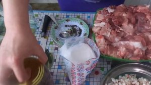 Простой рецепт приготовления  тушенки из свинины в собственном соку для длительного хранения.