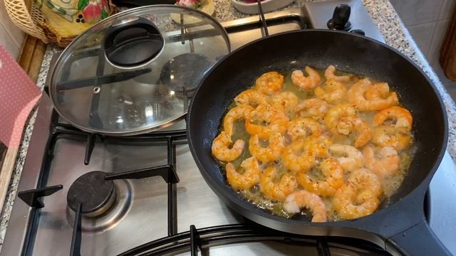 Как вкусно приготовить креветки! Рецепт на сковороде | Irina Belaja смотреть онлайн