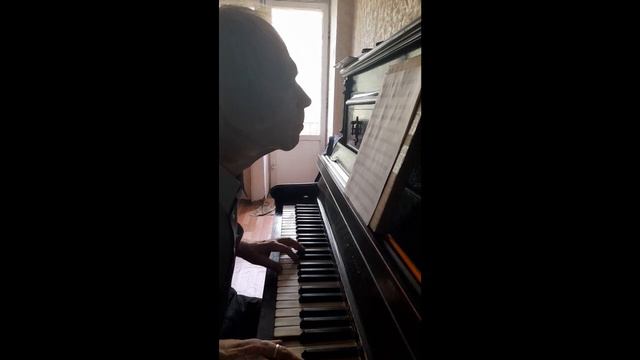 Дядя играет мелодию Вивьен - Эпохальная смотреть онлайн