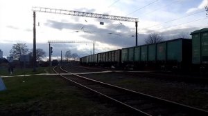 Тепловоз 2М62-0882 с грузовым поездом на станции Брест-Центральный.